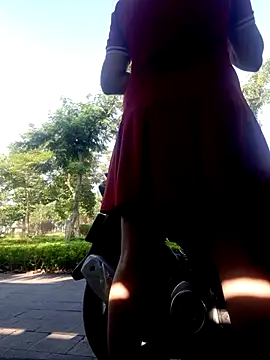 Snapshot of Zun_121 chatting on 10/18/25, 12:57 Zun 121 online show from 10/18/25, 12:57