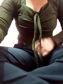 Snapshot of Itz_cat01 chatting on 12/19/25, 01:07 Itz cat01 online show from 12/19/25, 01:07