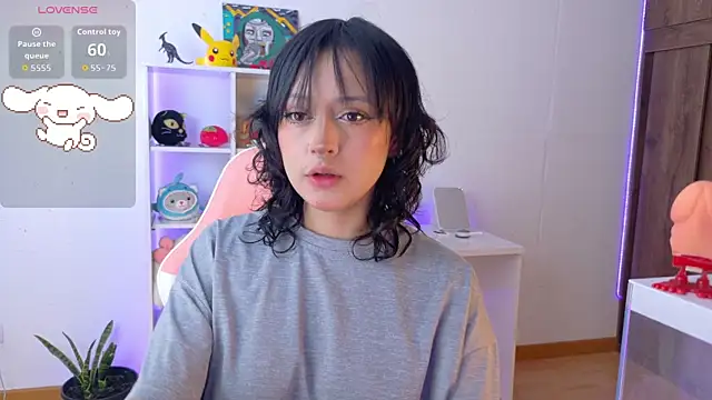 Snapshot of Sallie_Doll chatting on 10/04/25, 01:31 Sallie Doll online show from 10/04/25, 01:31