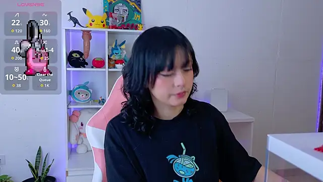 Snapshot of Sallie_Doll chatting on 10/11/25, 03:54 Sallie Doll online show from 10/11/25, 03:54