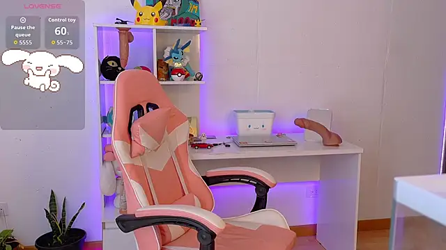 Snapshot of Sallie_Doll chatting on 10/23/25, 04:39 Sallie Doll online show from 10/23/25, 04:39