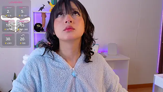 Snapshot of Sallie_Doll chatting on 10/28/25, 04:20 Sallie Doll online show from 10/28/25, 04:20