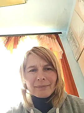 Snapshot of Masha412111 chatting on 10/20/25, 08:04 Masha412111 online show from 10/20/25, 08:04