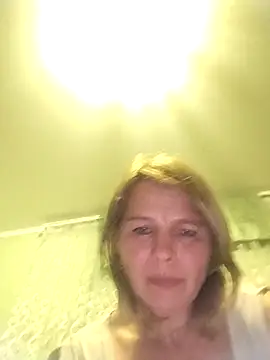 Snapshot of Masha412111 chatting on 11/04/25, 06:29 Masha412111 online show from 11/04/25, 06:29