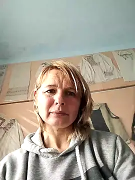 Snapshot of Masha412111 chatting on 11/07/25, 09:42 Masha412111 online show from 11/07/25, 09:42