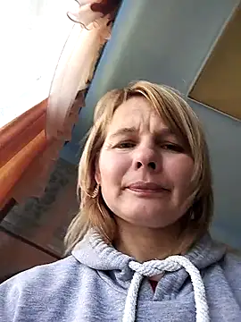 Snapshot of Masha412111 chatting on 11/19/25, 10:15 Masha412111 online show from 11/19/25, 10:15