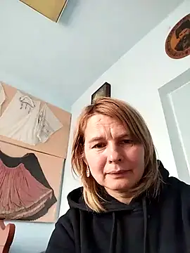 Snapshot of Masha412111 chatting on 11/28/25, 09:23 Masha412111 online show from 11/28/25, 09:23