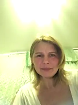 Snapshot of Masha412111 chatting on 11/30/25, 08:02 Masha412111 online show from 11/30/25, 08:02