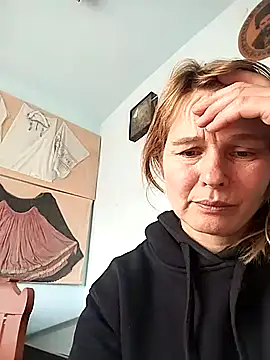 Snapshot of Masha412111 chatting on 12/15/25, 09:46 Masha412111 online show from 12/15/25, 09:46