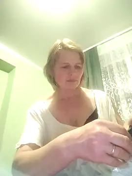 Snapshot of Masha412111 chatting on 04/05/26, 08:17 Masha412111 online show from 04/05/26, 08:17