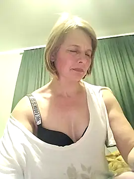 Snapshot of Masha412111 chatting on 04/18/26, 08:53 Masha412111 online show from 04/18/26, 08:53