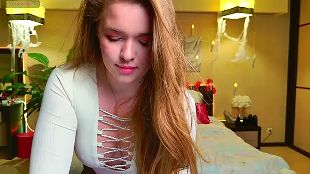 Snapshot of EmilyWhispers chatting on 10/08/25, 07:44 EmilyWhispers online show from 10/08/25, 07:44