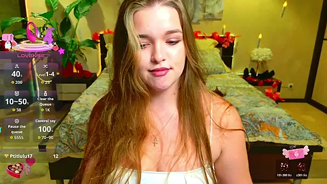 Snapshot of EmilyWhispers chatting on 11/12/25, 09:14 EmilyWhispers online show from 11/12/25, 09:14