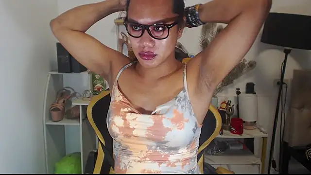 Snapshot of hugecockyurikaa chatting on 10/16/25, 12:00 hugecockyurikaa online show from 10/16/25, 12:00