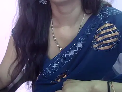 Snapshot of Laila_Cute chatting on 05/02/26, 03:44 Laila Cute online show from 05/02/26, 03:44
