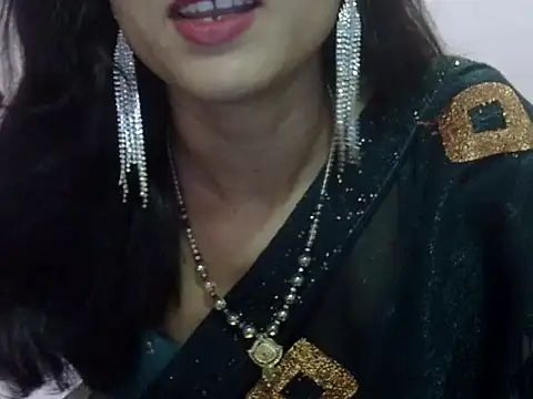 Snapshot of Laila_Cute chatting on 05/29/26, 04:21 Laila Cute online show from 05/29/26, 04:21