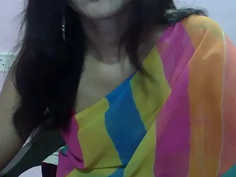 Snapshot of Laila_Cute chatting on 06/12/26, 04:00 Laila Cute online show from 06/12/26, 04:00