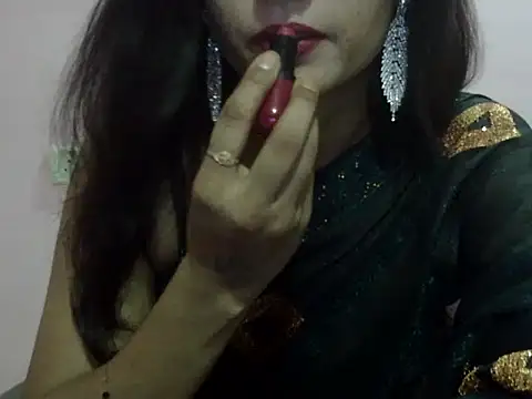 Snapshot of Laila_Cute chatting on 06/12/26, 04:06 Laila Cute online show from 06/12/26, 04:06