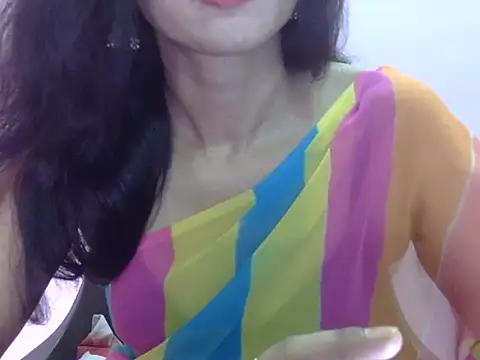 Snapshot of Laila_Cute chatting on 06/17/26, 03:42 Laila Cute online show from 06/17/26, 03:42
