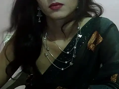 Snapshot of Laila_Cute chatting on 06/20/26, 04:43 Laila Cute online show from 06/20/26, 04:43