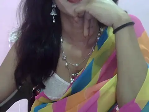 Snapshot of Laila_Cute chatting on 06/21/26, 04:48 Laila Cute online show from 06/21/26, 04:48