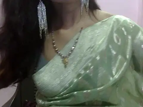 Snapshot of Laila_Cute chatting on 07/04/26, 04:46 Laila Cute online show from 07/04/26, 04:46