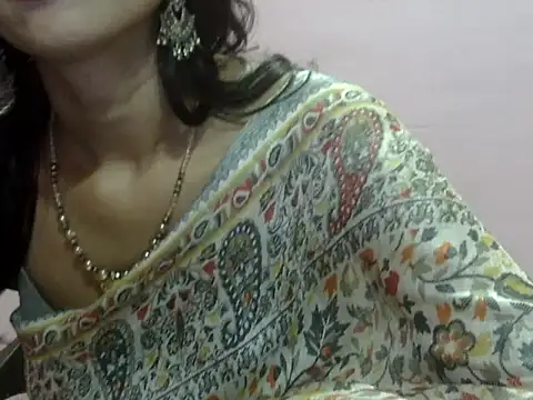 Snapshot of Laila_Cute chatting on 07/07/26, 03:42 Laila Cute online show from 07/07/26, 03:42