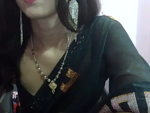 Snapshot of Laila_Cute chatting on 07/22/26, 04:04 Laila Cute online show from 07/22/26, 04:04