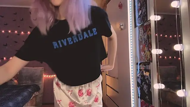 Snapshot of Jerrieberry chatting on 03/18/26, 12:19 Jerrieberry online show from 03/18/26, 12:19