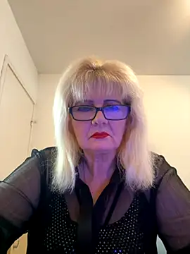 Snapshot of BoloshkaBlonda chatting on 10/04/25, 03:32 BoloshkaBlonda online show from 10/04/25, 03:32