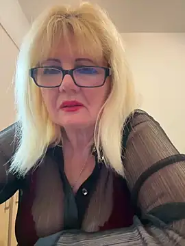 Snapshot of BoloshkaBlonda chatting on 10/10/25, 12:09 BoloshkaBlonda online show from 10/10/25, 12:09