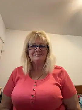 Snapshot of BoloshkaBlonda chatting on 10/14/25, 09:04 BoloshkaBlonda online show from 10/14/25, 09:04