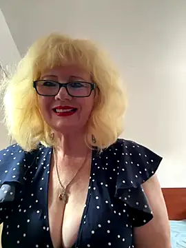 Snapshot of BoloshkaBlonda chatting on 10/22/25, 07:52 BoloshkaBlonda online show from 10/22/25, 07:52