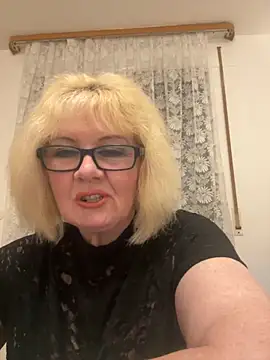 Snapshot of BoloshkaBlonda chatting on 11/11/25, 07:58 BoloshkaBlonda online show from 11/11/25, 07:58