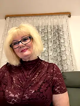 Snapshot of BoloshkaBlonda chatting on 11/15/25, 06:48 BoloshkaBlonda online show from 11/15/25, 06:48