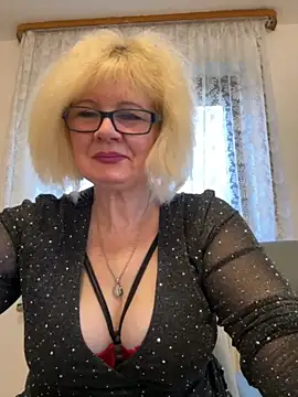 Snapshot of BoloshkaBlonda chatting on 11/16/25, 06:52 BoloshkaBlonda online show from 11/16/25, 06:52