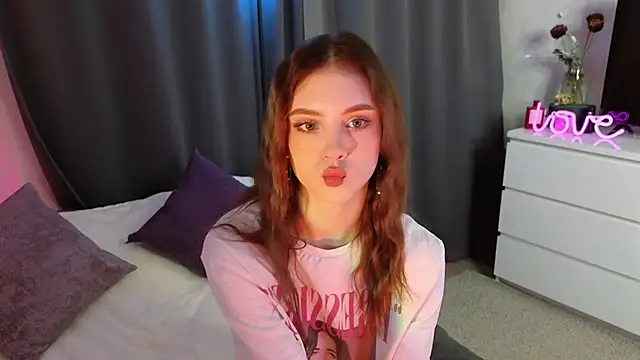 Snapshot of midnightMaya chatting on 11/05/25, 08:09 midnightMaya online show from 11/05/25, 08:09