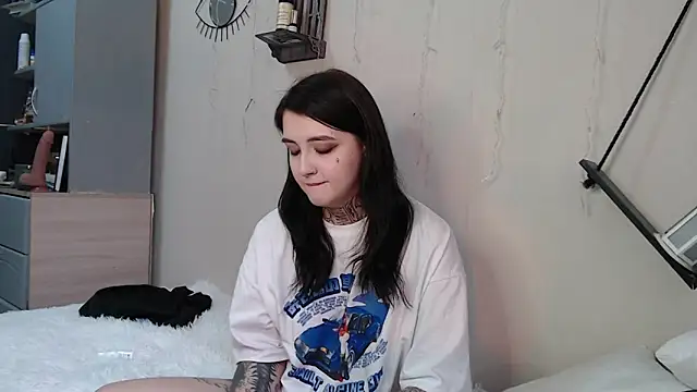 Snapshot of Rin_andersonn chatting on 10/16/25, 10:27 Rin andersonn online show from 10/16/25, 10:27