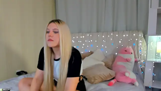 Snapshot of Malisha_kiss chatting on 10/14/25, 08:48 Malisha kiss online show from 10/14/25, 08:48