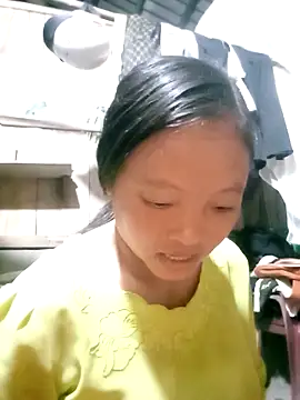 Snapshot of Minkine022 chatting on 10/10/25, 12:42 Minkine022 online show from 10/10/25, 12:42