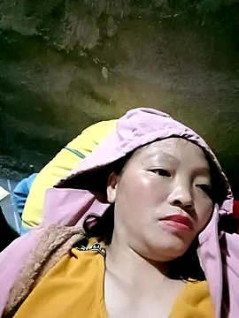 Snapshot of Minkine022 chatting on 10/28/25, 01:03 Minkine022 online show from 10/28/25, 01:03