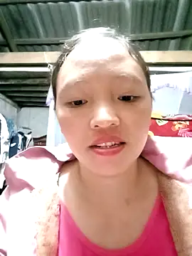 Snapshot of Minkine022 chatting on 11/02/25, 07:22 Minkine022 online show from 11/02/25, 07:22