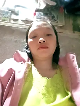 Snapshot of Minkine022 chatting on 11/05/25, 11:05 Minkine022 online show from 11/05/25, 11:05