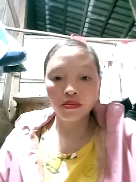 Snapshot of Minkine022 chatting on 11/18/25, 07:35 Minkine022 online show from 11/18/25, 07:35