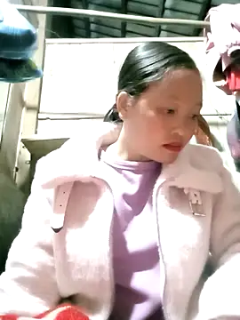 Snapshot of Minkine022 chatting on 11/19/25, 09:09 Minkine022 online show from 11/19/25, 09:09