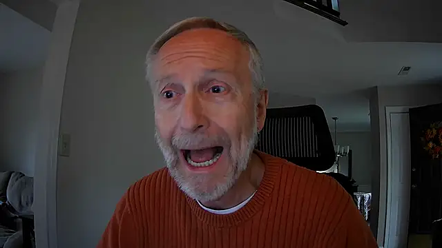 Snapshot of ApolloThrust chatting on 10/29/25, 02:41 ApolloThrust online show from 10/29/25, 02:41