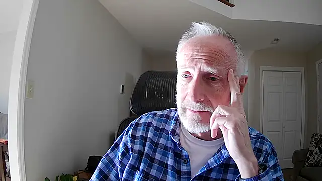 Snapshot of ApolloThrust chatting on 11/05/25, 07:58 ApolloThrust online show from 11/05/25, 07:58