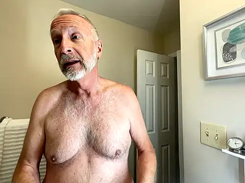 Snapshot of ApolloThrust chatting on 11/08/25, 07:23 ApolloThrust online show from 11/08/25, 07:23