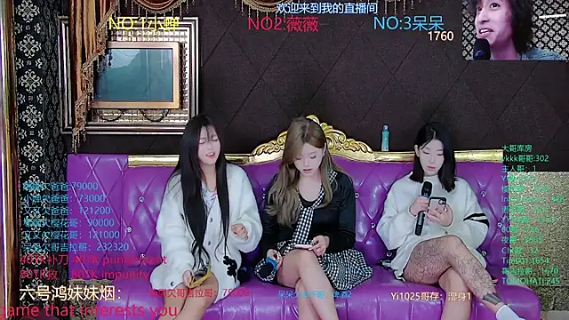 Snapshot of GlitzGals-011 chatting on 10/17/25, 04:42 GlitzGals-011 online show from 10/17/25, 04:42