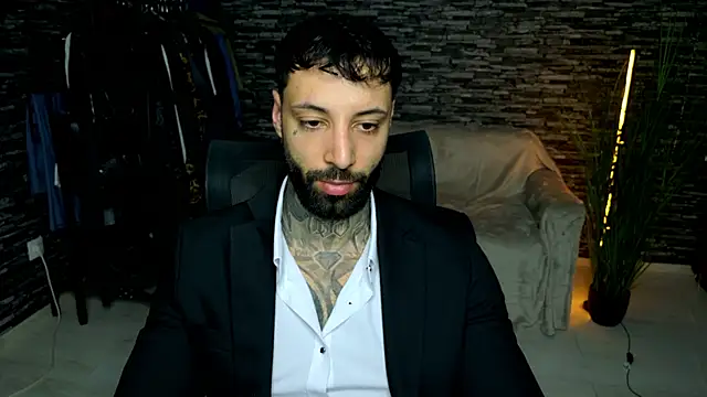 Snapshot of MasculineGuy99 chatting on 03/19/26, 08:24 MasculineGuy99 online show from 03/19/26, 08:24